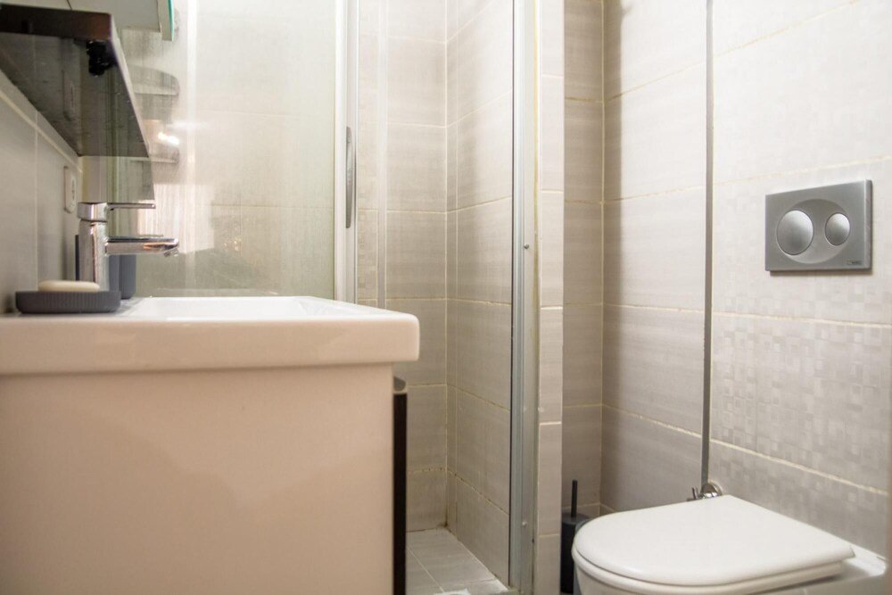 Измир: Pleasant and Central Flat With Balcony in Alsancak