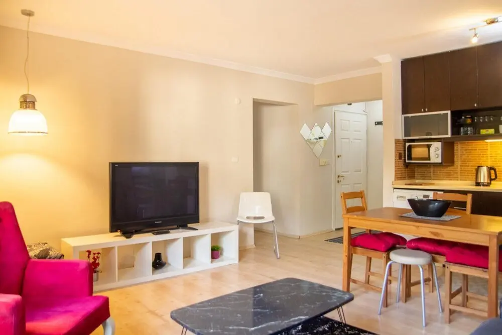 Измир: Pleasant and Central Flat With Balcony in Alsancak