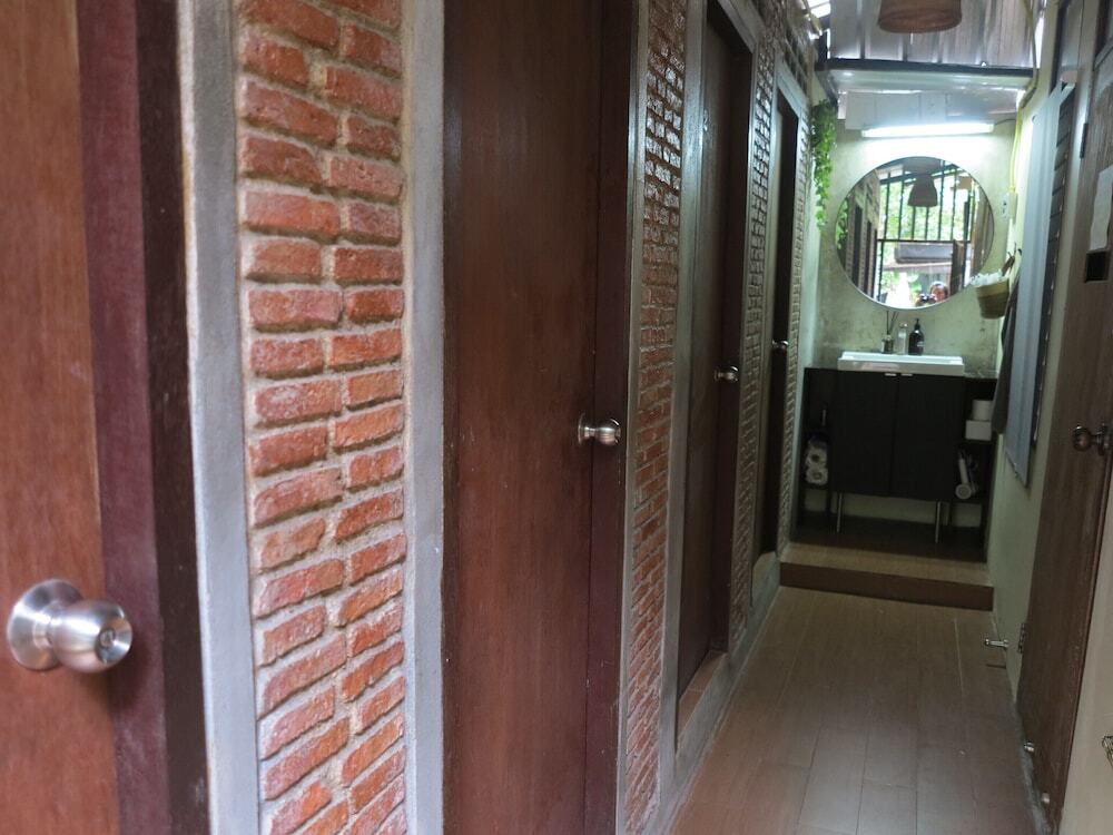 Бангкок: Non House Hostel