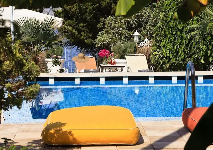 Ташлиджа: Waterfront Cottage in Ta l ca