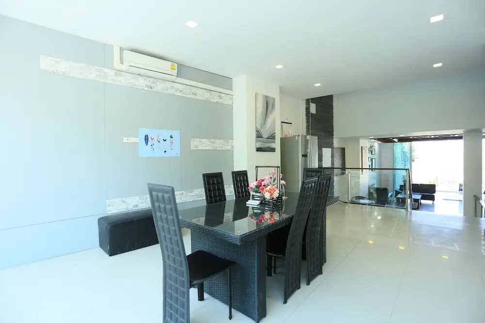 Кату: Patong Seaview Pool Villa 3 bedroom