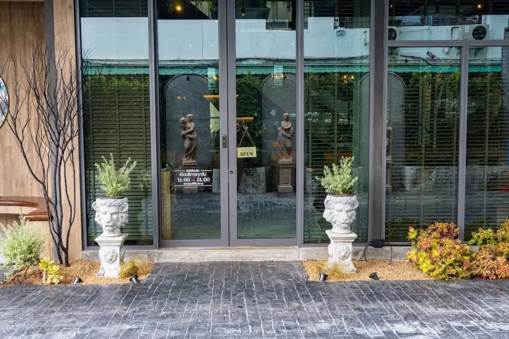 J Place Hotel — фото 1