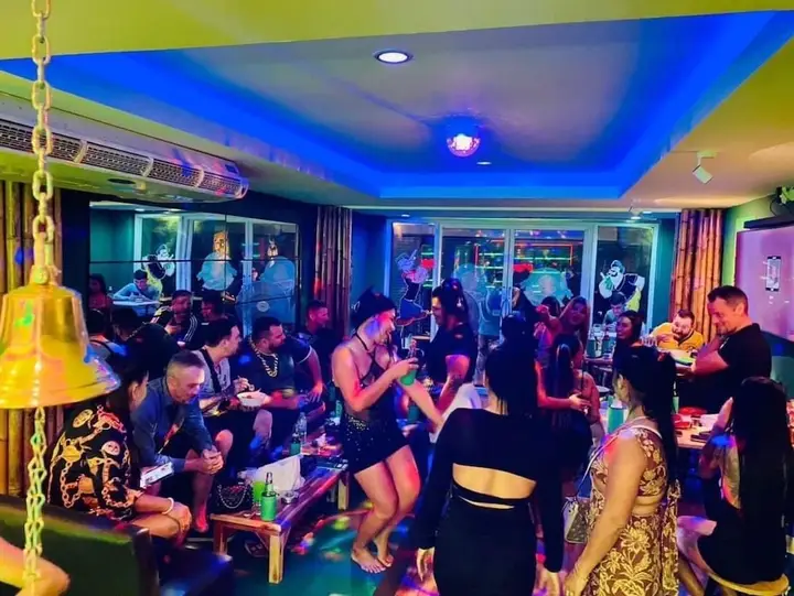 Кату: Popeyes Hostel Coffeeshop and Beer Bar