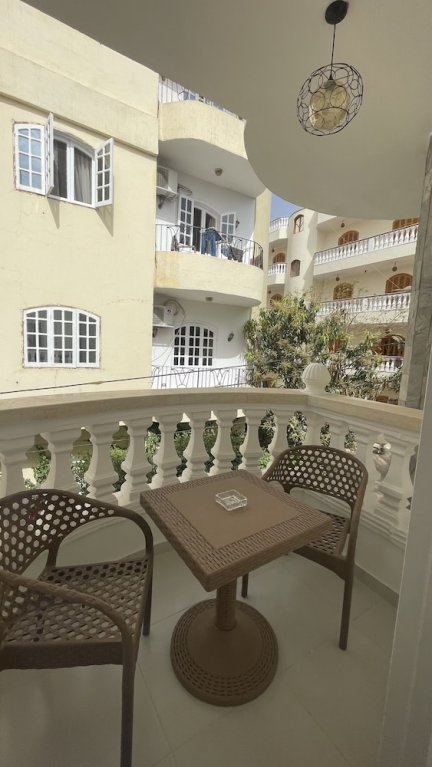 Луксор: Moon House of Luxor