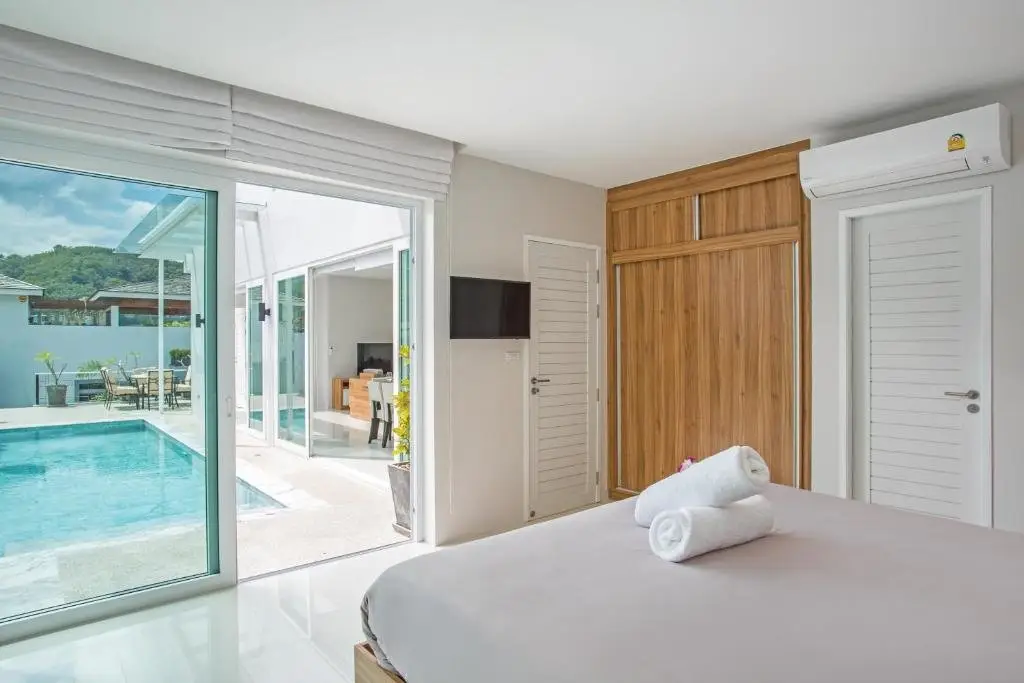 Кату: Elegant Designer 4BR Pool Villa Skylight