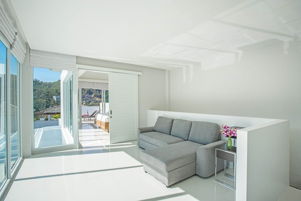 Кату: Elegant Designer 4BR Pool Villa Skylight