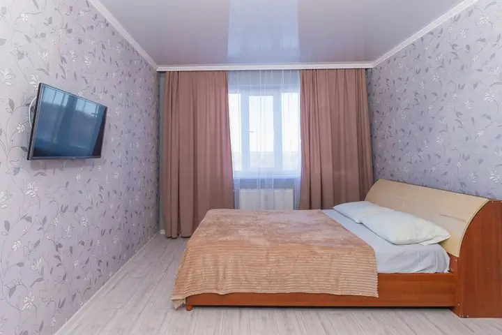 Оренбург: Апартаменты LikeHome на Братьев Хусаиновых 2