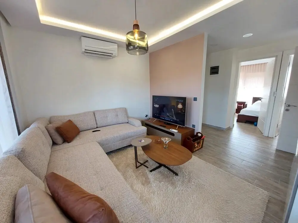 Голькой: Vibrant Flat With Balcony in Golturkbuku