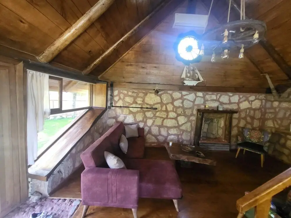 Янык: Stonehouse Surrounded by Nature in Masukiye