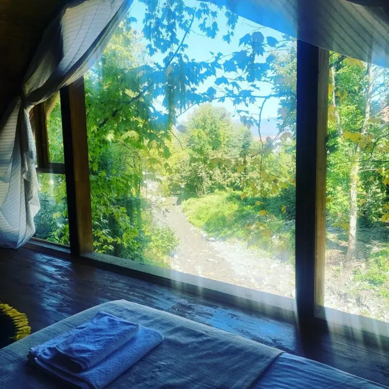 Янык: Stonehouse Surrounded by Nature in Masukiye
