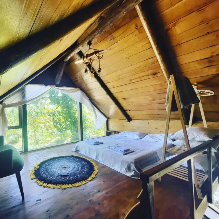 Янык: Stonehouse Surrounded by Nature in Masukiye