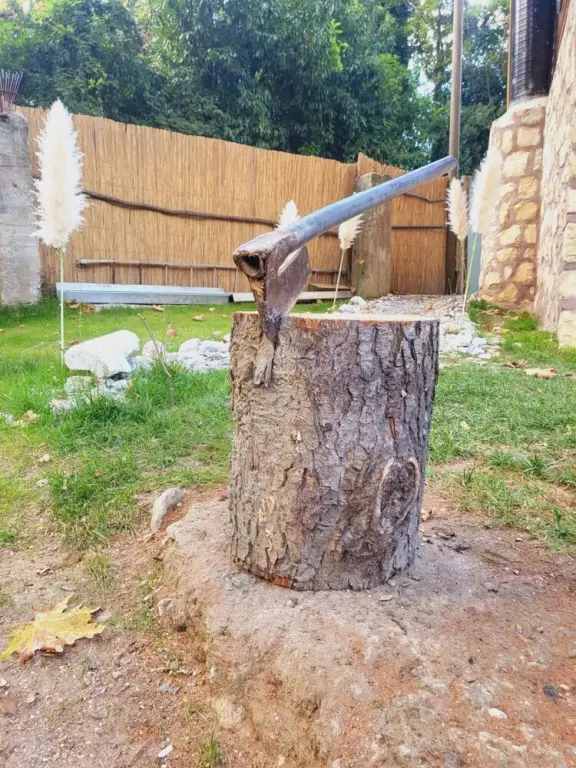 Янык: Stonehouse Surrounded by Nature in Masukiye