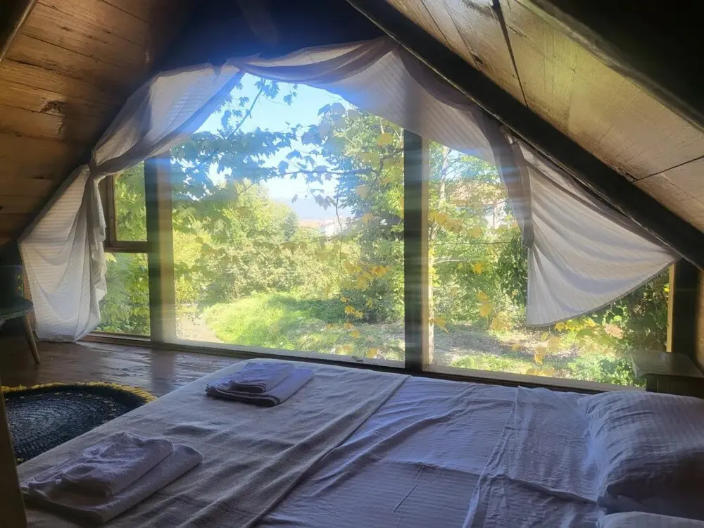Янык: Stonehouse Surrounded by Nature in Masukiye