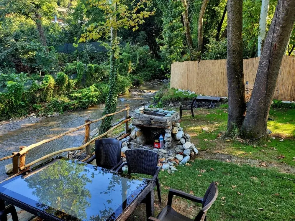 Янык: Stonehouse Surrounded by Nature in Masukiye