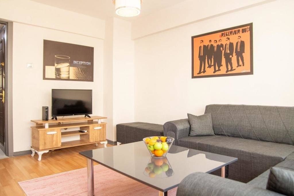 Измир: Vibrant and Central Flat Near Kordon in Alsancak