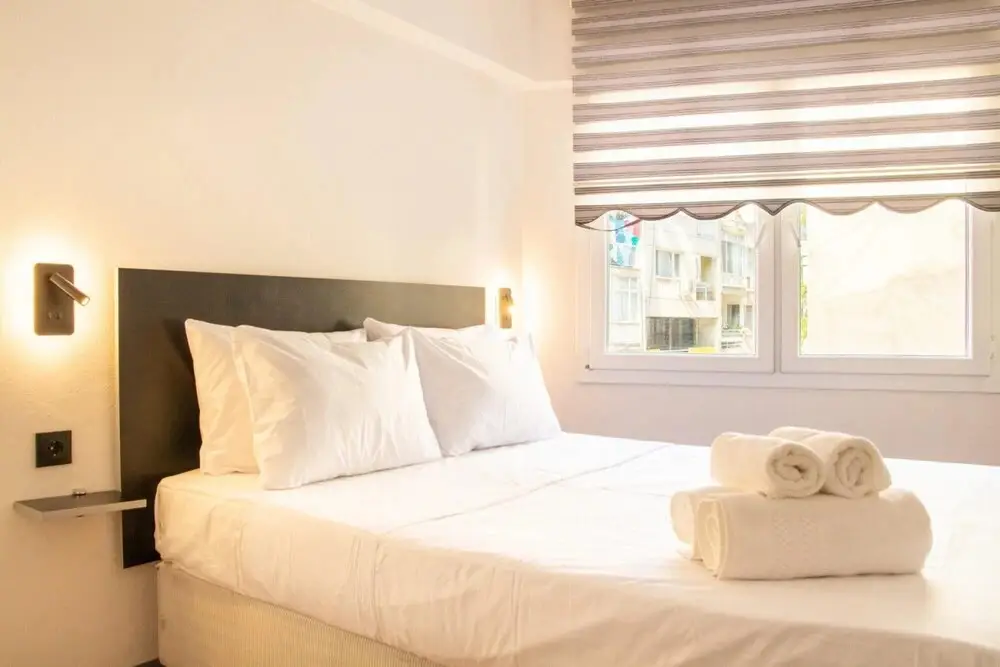 Измир: Vibrant and Central Flat Near Kordon in Alsancak