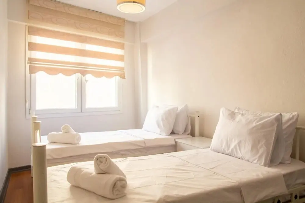 Измир: Vibrant and Central Flat Near Kordon in Alsancak