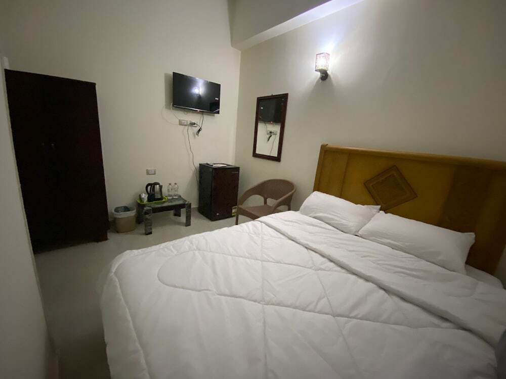 Гиза: Sneferu Hotel
