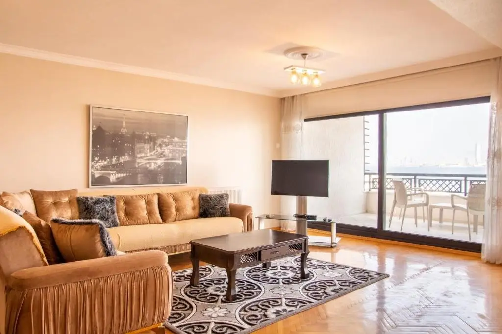 Измир: Spacious Flat With Sea View In Zmir Karsiyaka