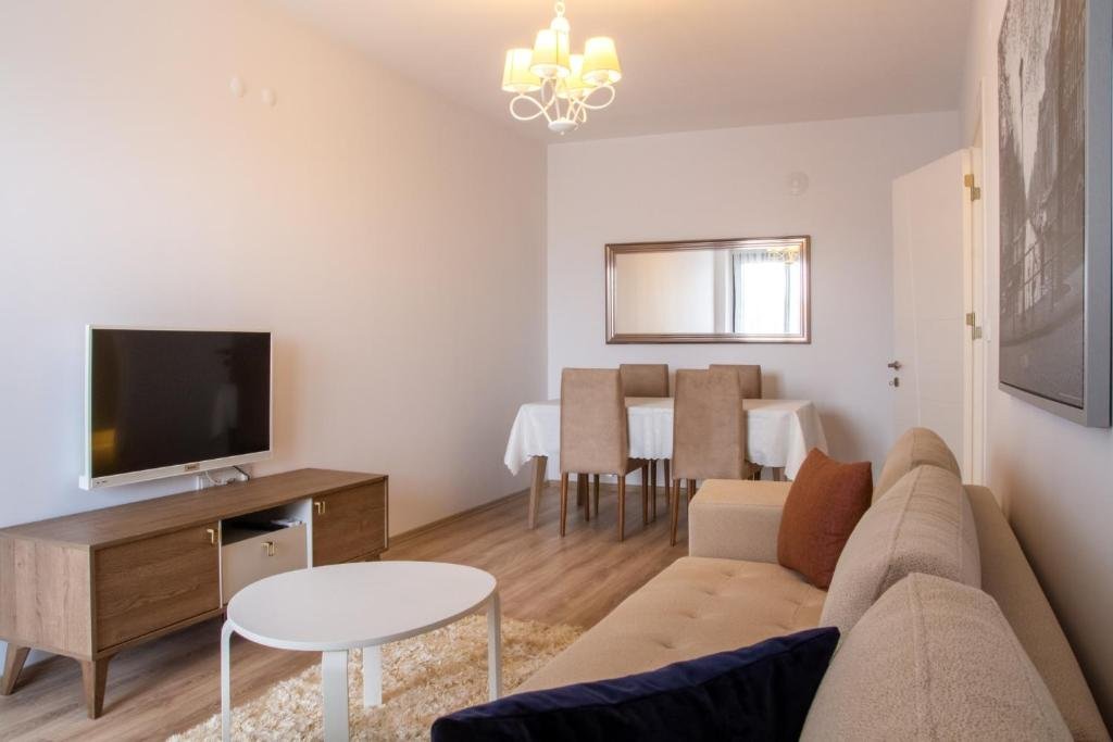 Helvaci: Spacious And Furnished Flat With Balcony In Izmir