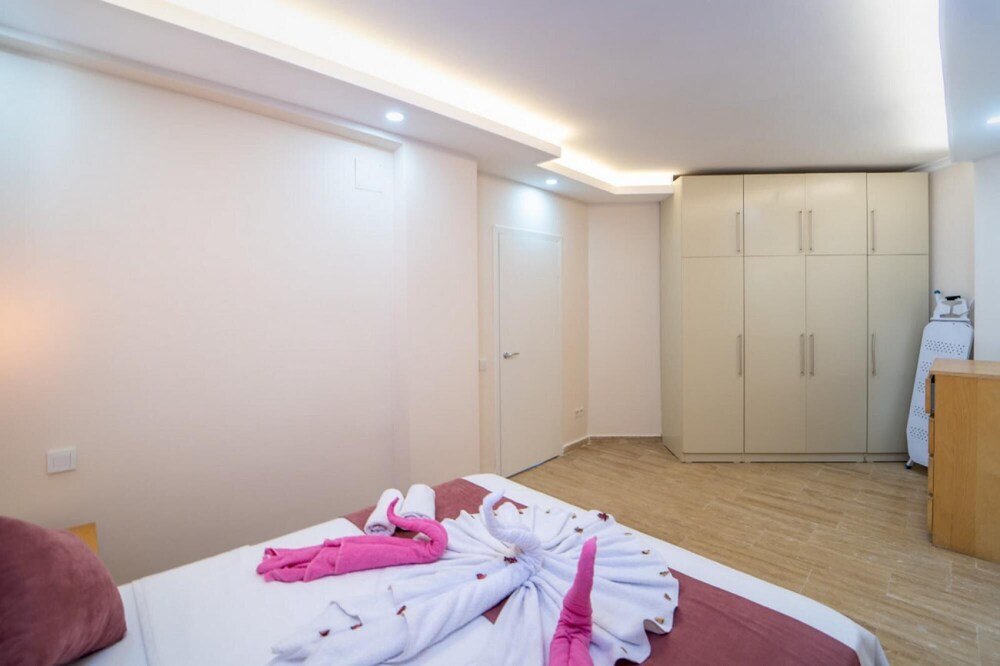Фетхие: Charming Flat With Shared Pool in Oludeniz