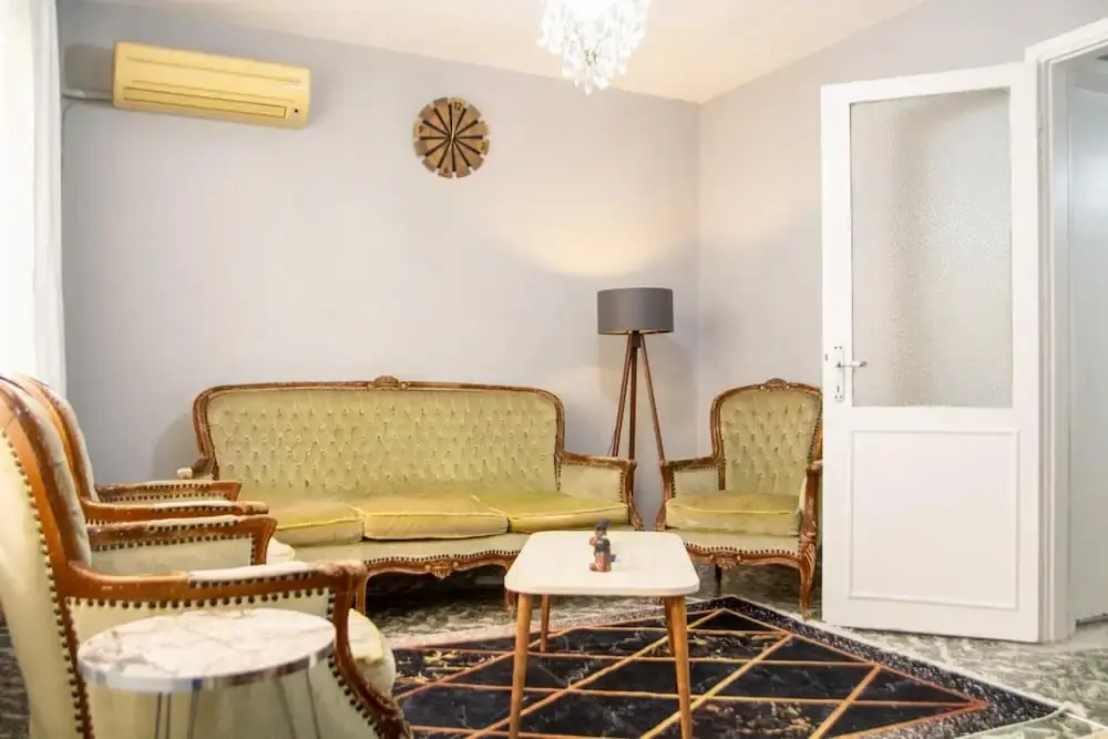Измир: Colorful Home Near Popular Attractions in Konak