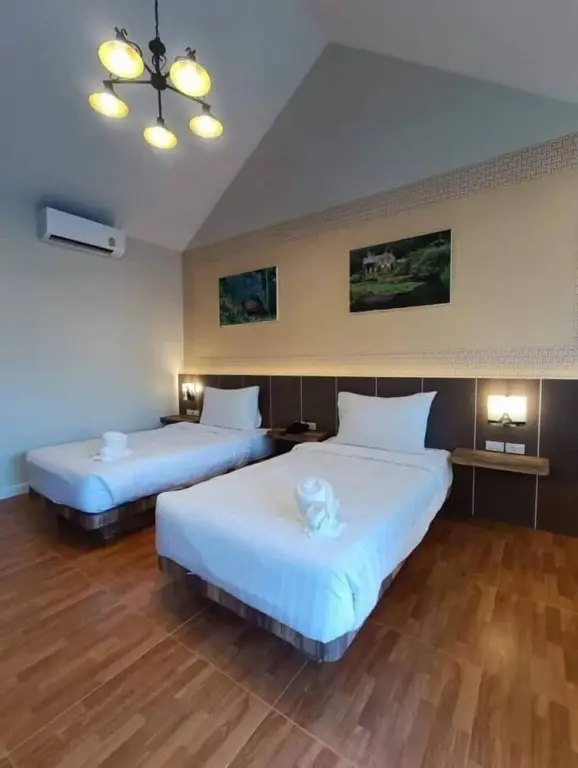 Накхонситхаммарат: English Resotel