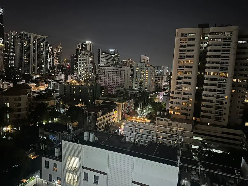 Бангкок: Апартаменты Omni Tower Direct Rooms Sukhumvit Soi 4