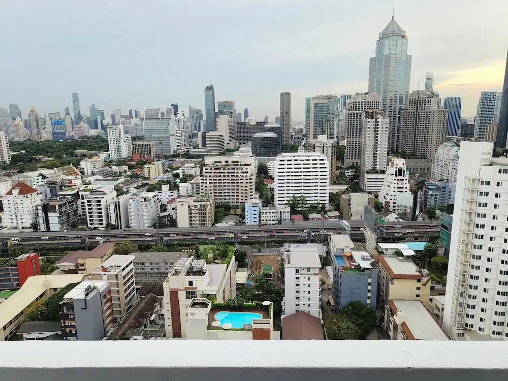 Бангкок: Апартаменты Omni Tower Direct Rooms Sukhumvit Soi 4