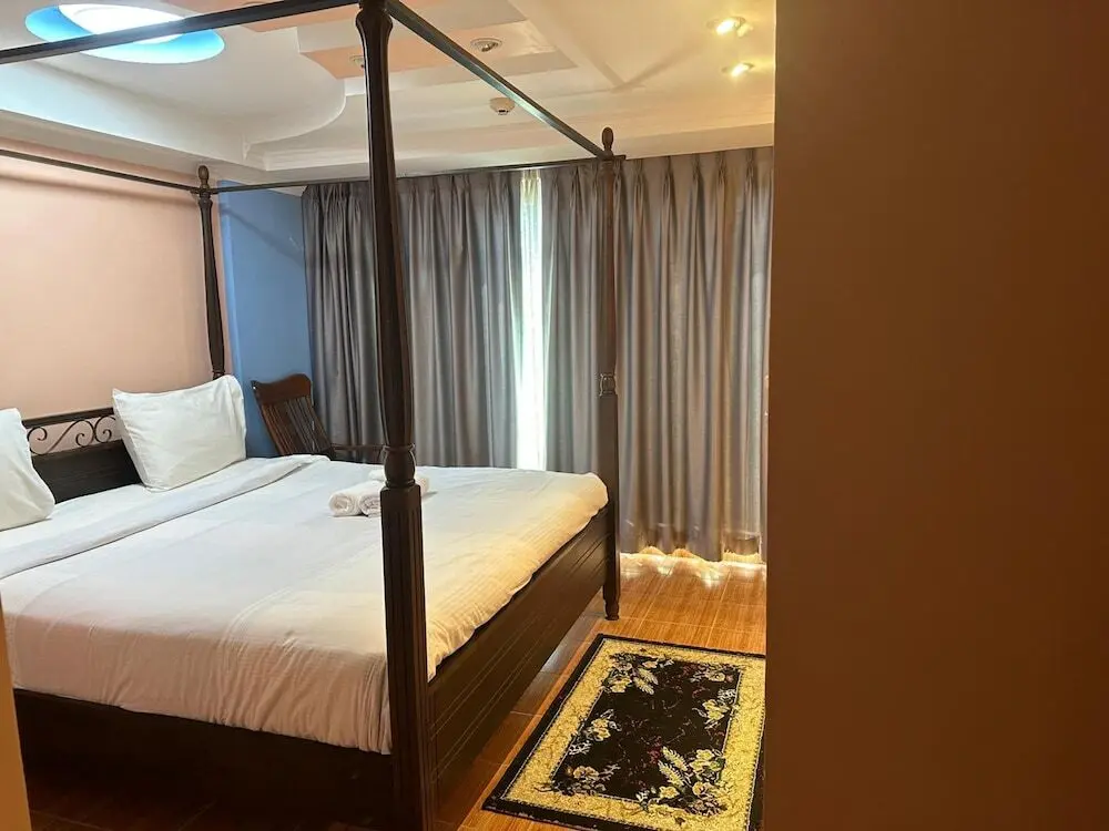 Бангкок: Апартаменты Omni Tower Direct Rooms Sukhumvit Soi 4