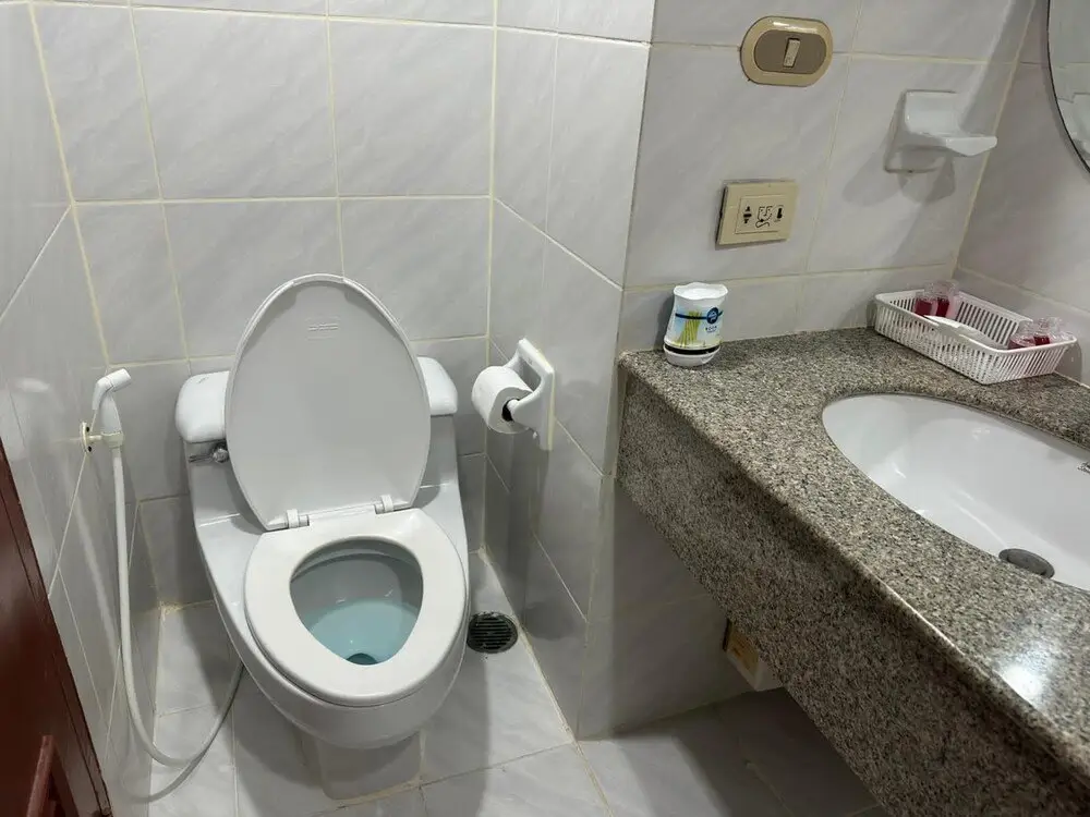 Бангкок: Апартаменты Omni Tower Direct Rooms Sukhumvit Soi 4
