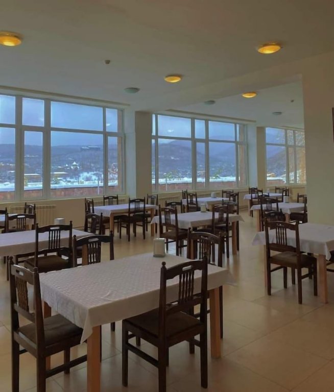 Цахкадзор: Cardinal Hotel Tsaghkadzor
