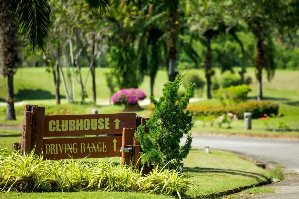 Тхаланг: Blue Canyon Country Club
