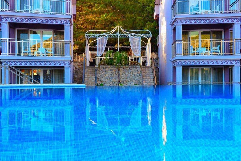 Фетхие: Fethiye Nokta Kaya Suit