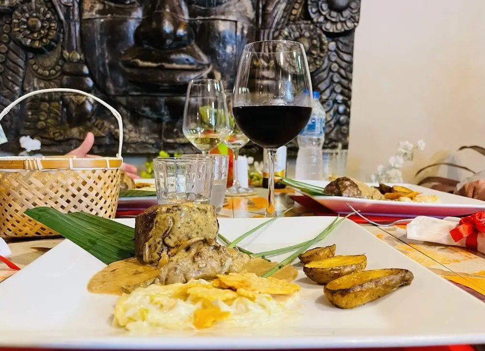 Муанг: bistrothelene