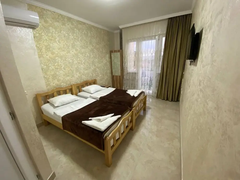 Батуми: Гостевой дом Home Away From Home