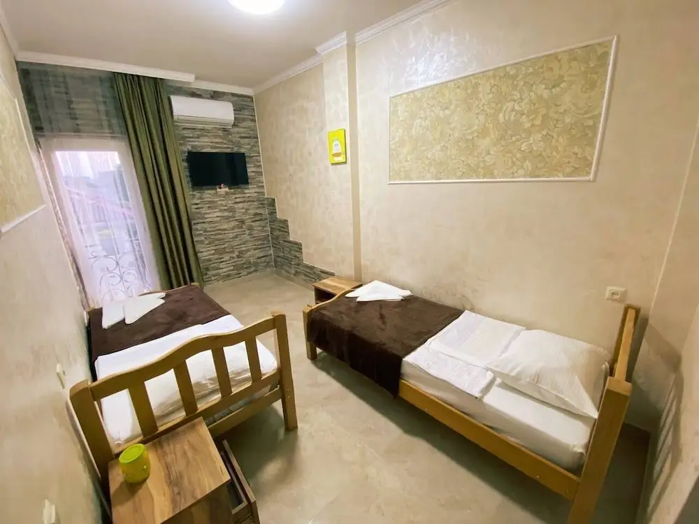 Батуми: Гостевой дом Home Away From Home