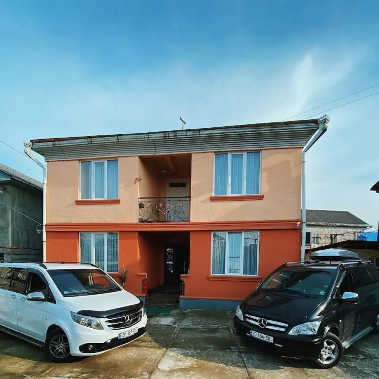 Батуми: Гостевой дом Home Away From Home