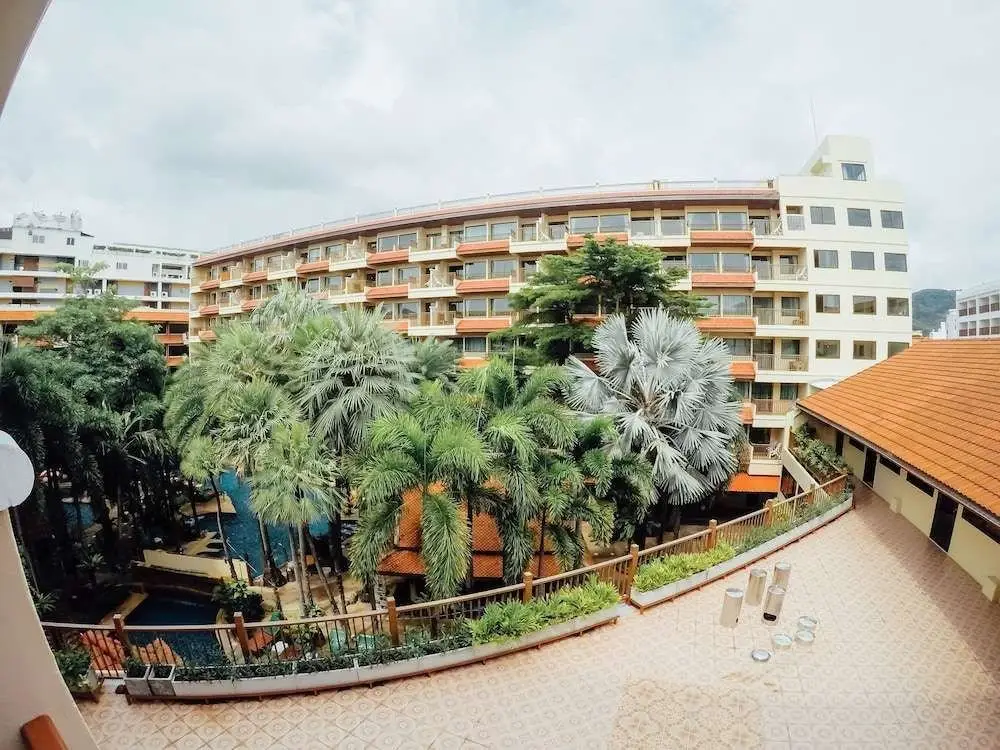 Кату: B Buri Hotel