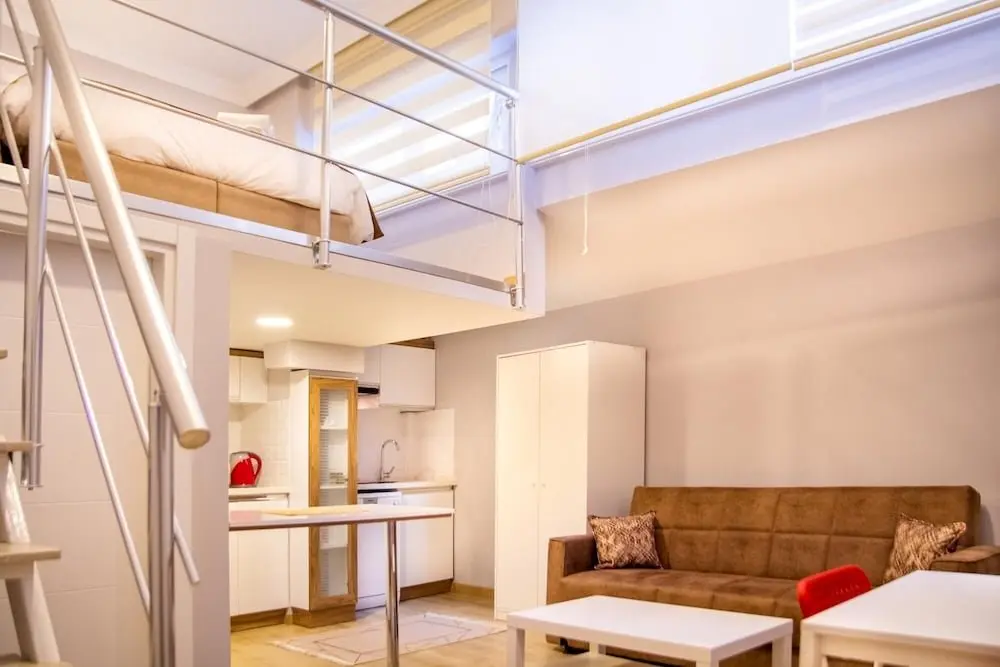 Измир: Centrally Located Fully Furnished Flat in Konak