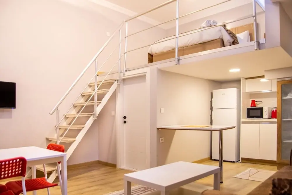 Измир: Centrally Located Fully Furnished Flat in Konak