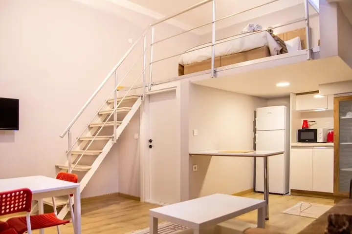Измир: Centrally Located Fully Furnished Flat in Konak