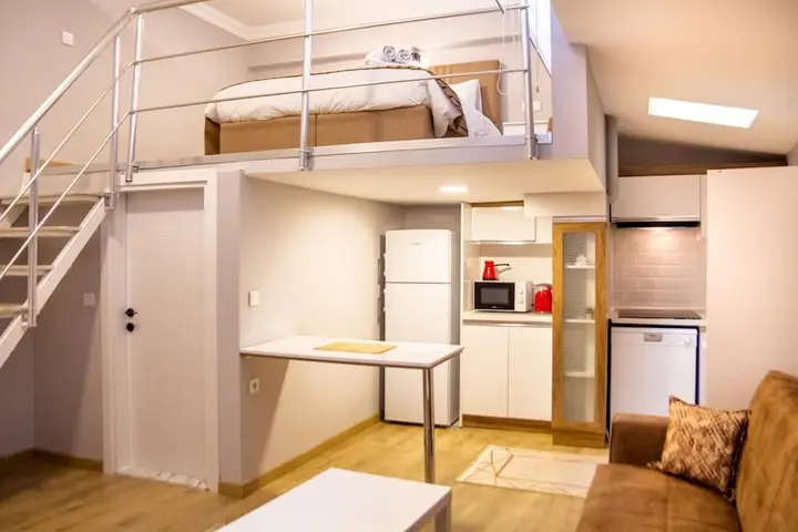 Измир: Centrally Located Fully Furnished Flat in Konak