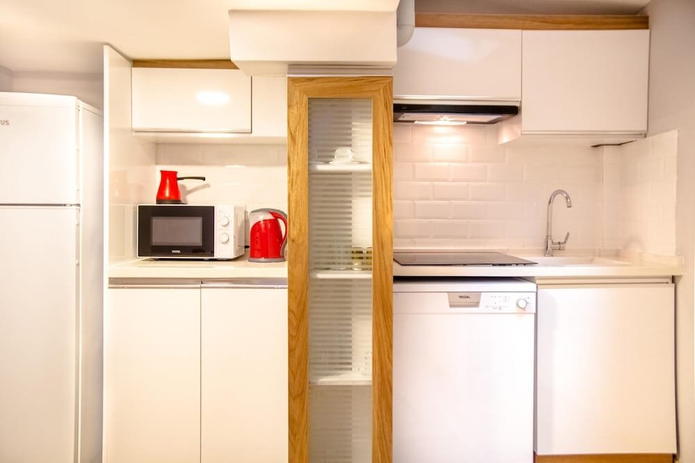 Измир: Centrally Located Fully Furnished Flat in Konak