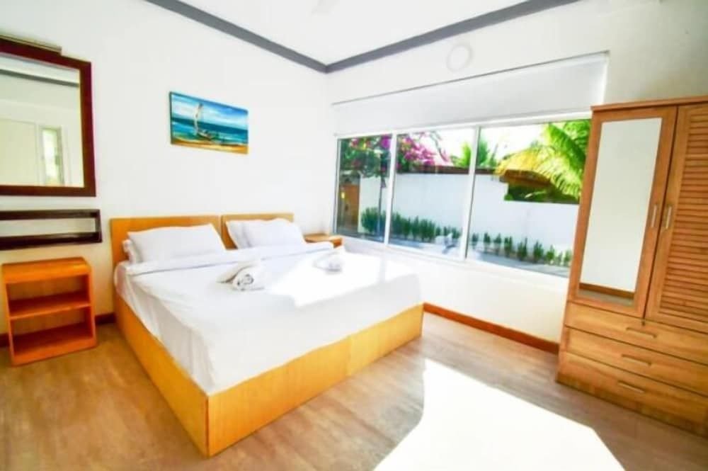 Северный атолл Мале: Go Surf Maldives