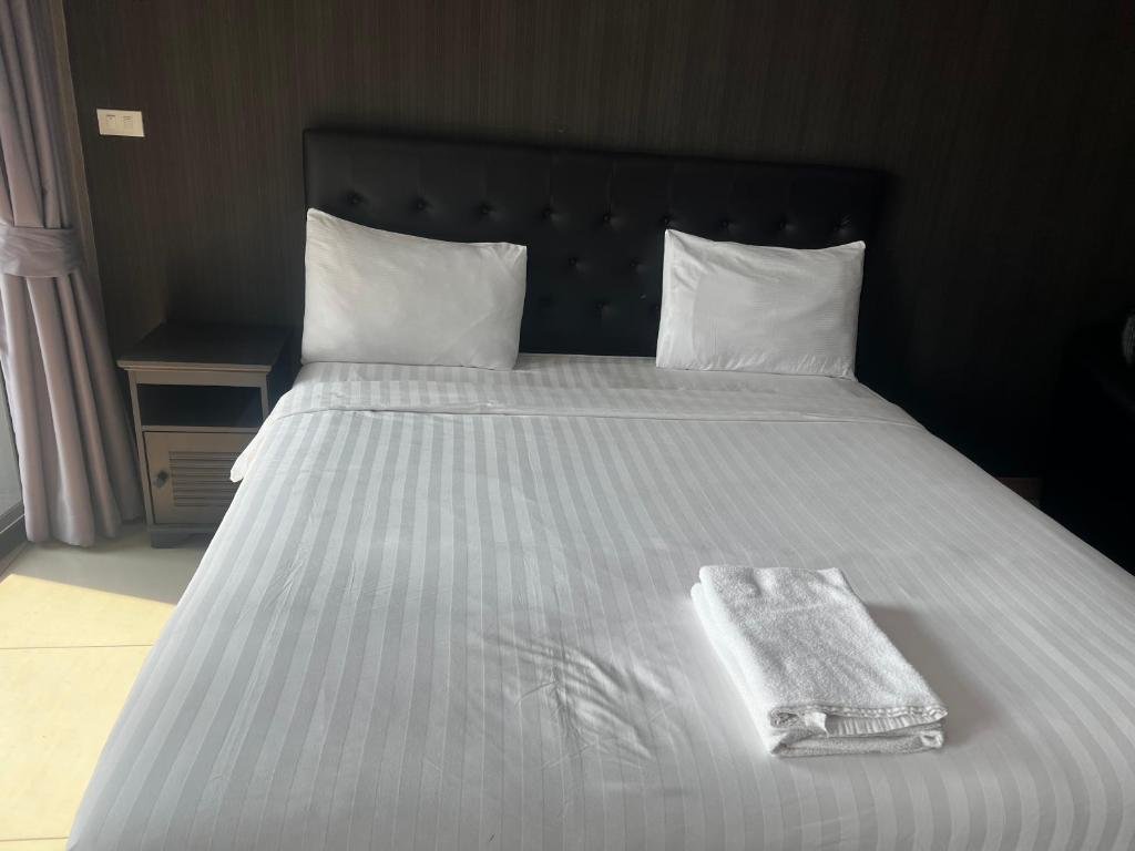 Паттайя: Apsara Inn