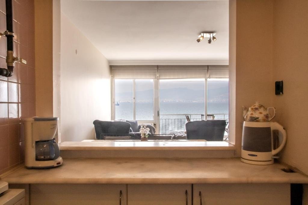 Furnished Stylish Sea View Flat in Izmir Konak — фото 1