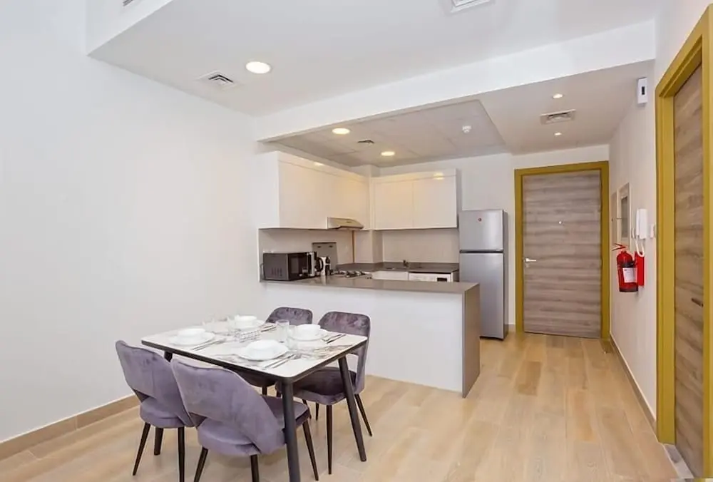 Дубай: Guest and Co - Enchanting Vistas From This Fancy Apartment in JVC