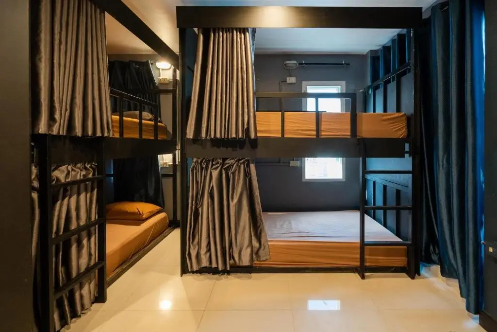 Кату: Black Pantera Hostel