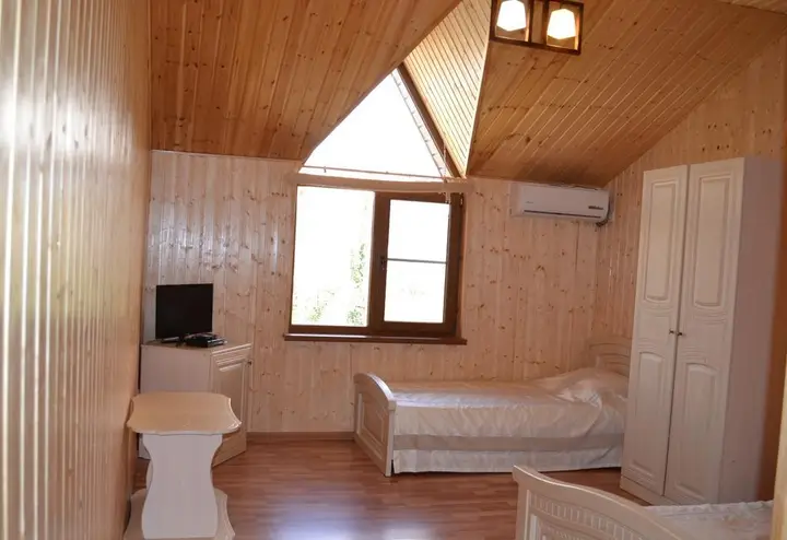 Цандрыпш: Ararat House